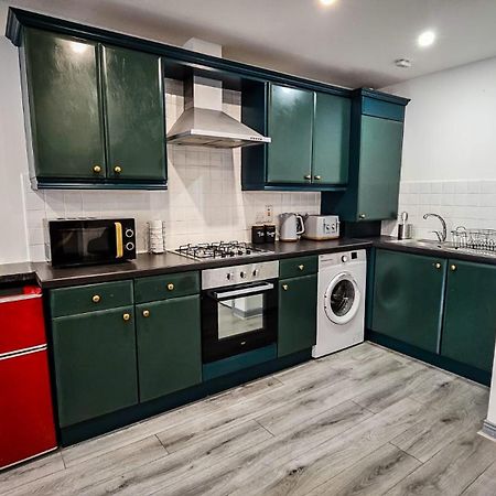 Modern City Centre Apartment Белфаст Екстериор снимка