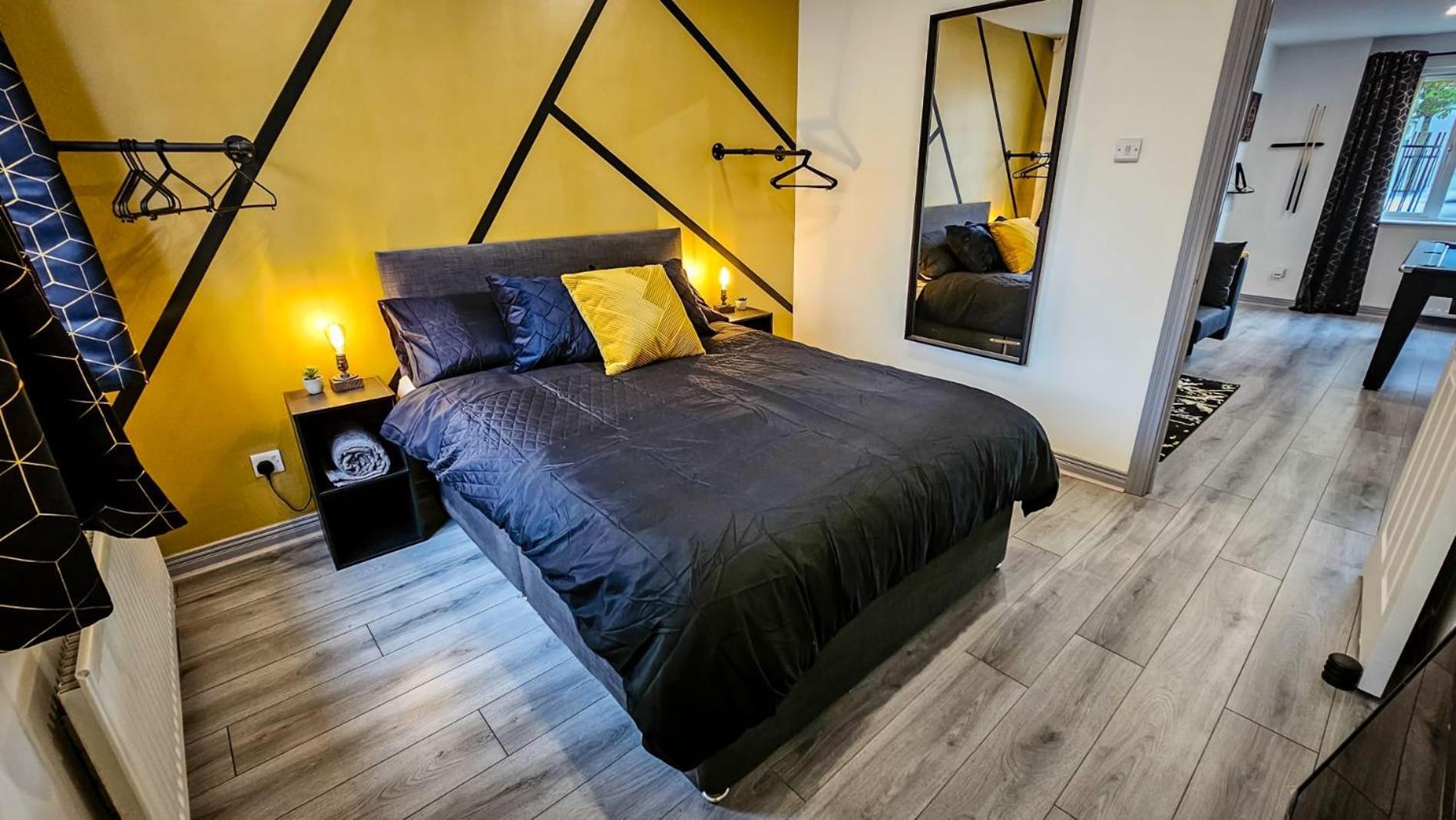 Modern City Centre Apartment Белфаст Екстериор снимка